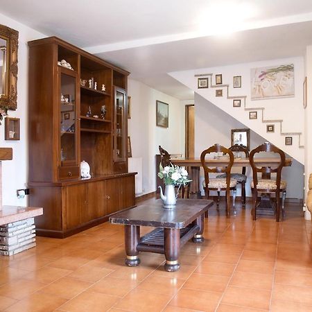 Casa Flora Lejlighed Porto Ceresio Eksteriør billede