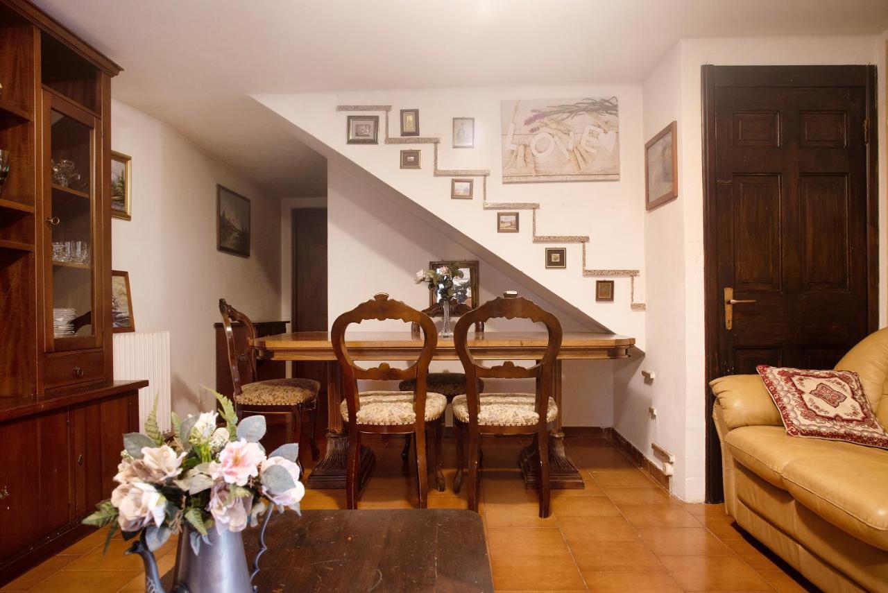 Casa Flora Lejlighed Porto Ceresio Eksteriør billede
