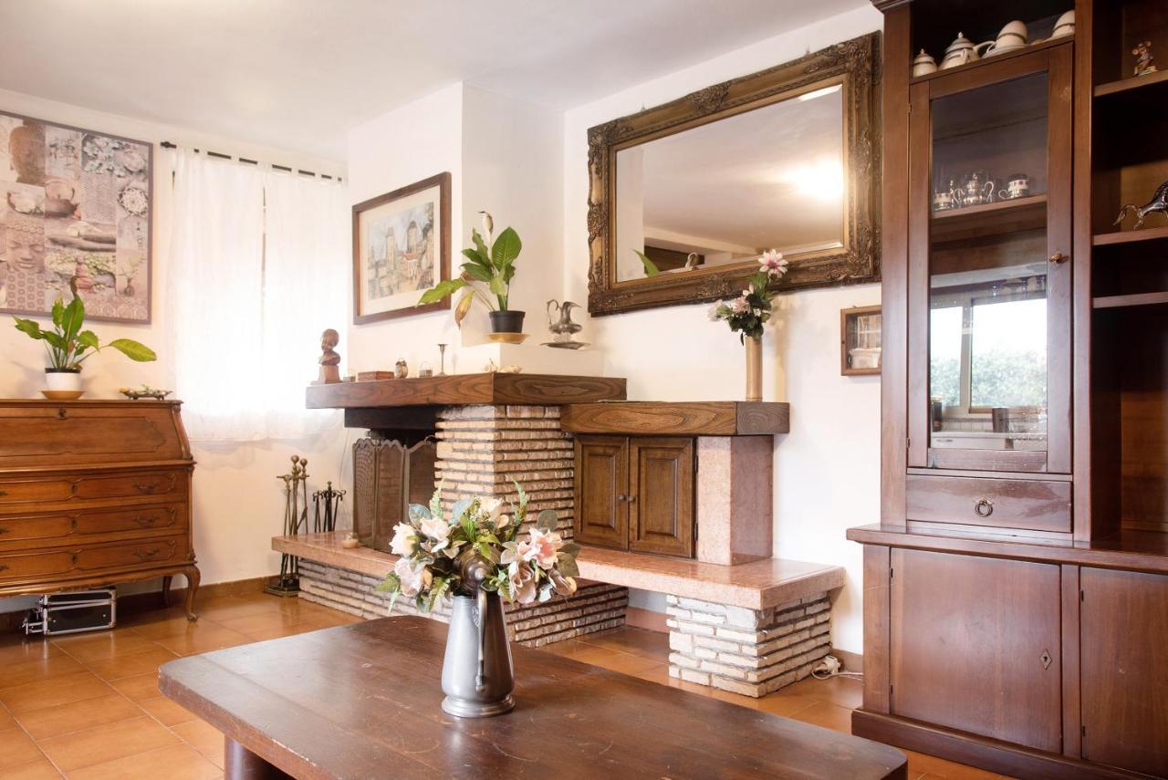 Casa Flora Lejlighed Porto Ceresio Eksteriør billede