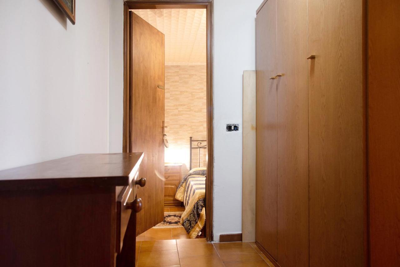Casa Flora Lejlighed Porto Ceresio Eksteriør billede
