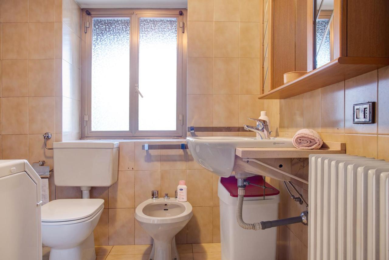 Casa Flora Lejlighed Porto Ceresio Eksteriør billede