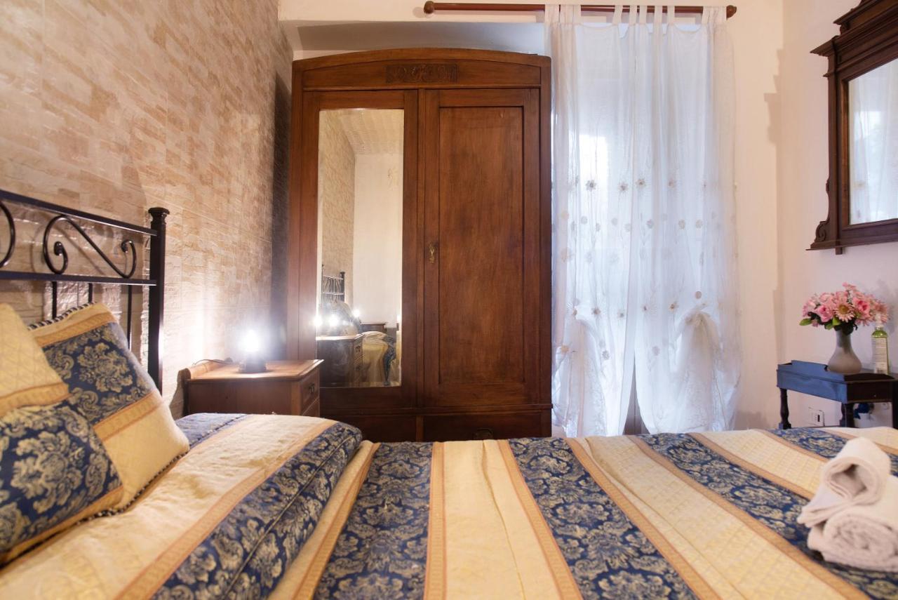 Casa Flora Lejlighed Porto Ceresio Eksteriør billede
