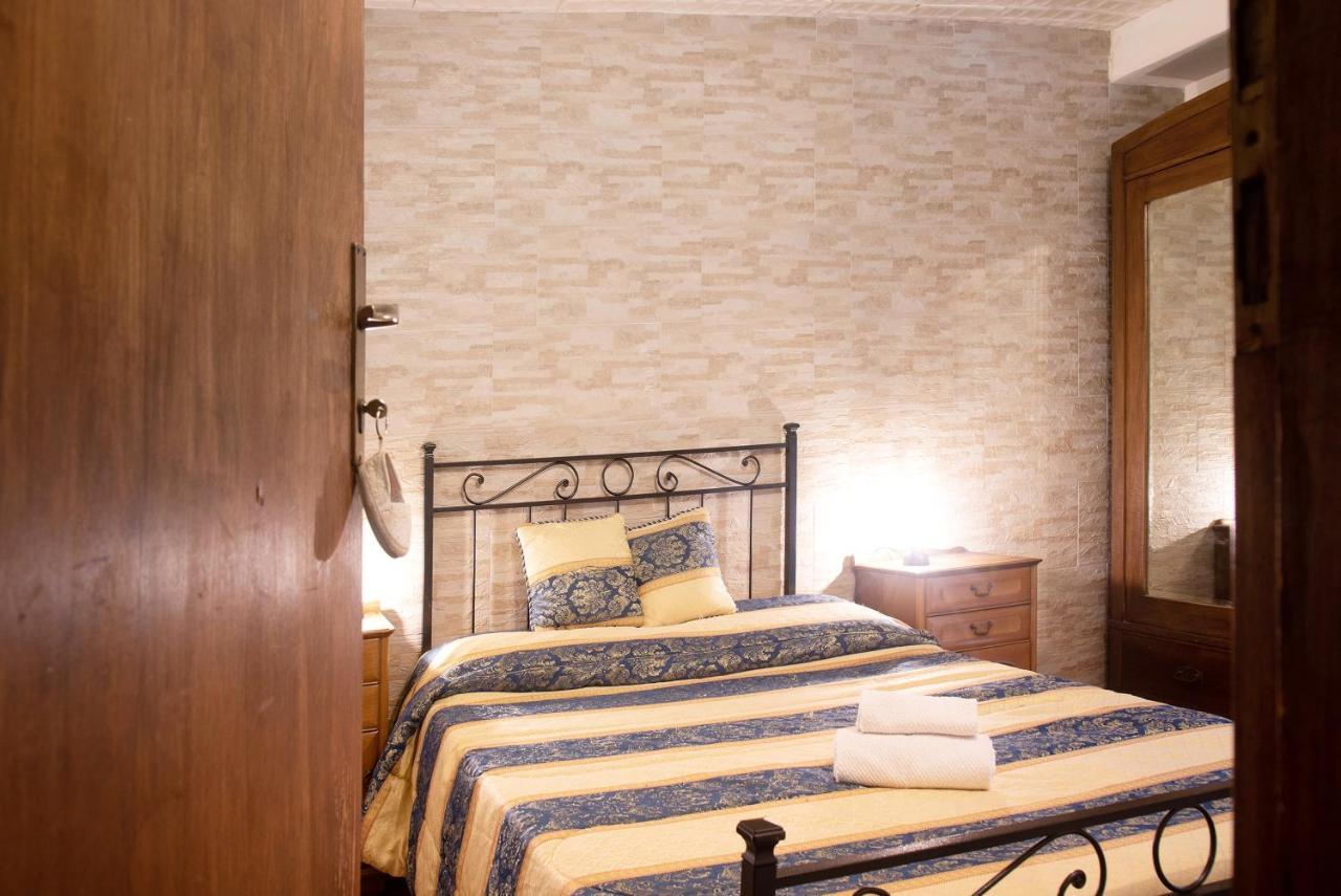Casa Flora Lejlighed Porto Ceresio Eksteriør billede